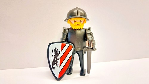 Playmobil chevalier lion noir