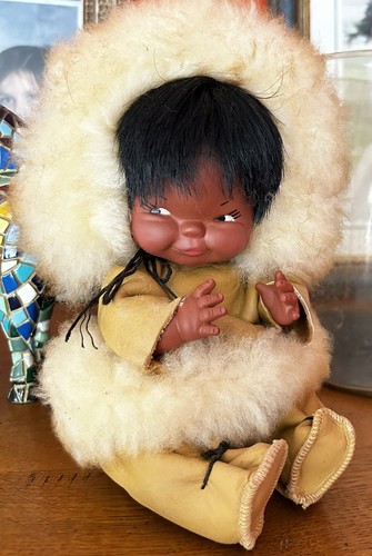 Poupée inuit vintage - , –