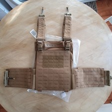 LOT Gilet tactique militaire airsoft porte plaque eskrobar + accessoire neuf
