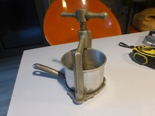 ANCIEN PRESSOIR de TABLE PRESSE   VIANDE fruit fondtionne
