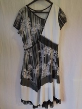 Robe blanche et noire imprimé femme