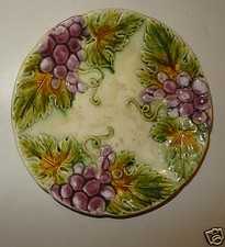 ASSIETTE BARBOTINE FIN 19 ème DEBUT 20 ème DECOR AUX GRAPES DE RAISINS