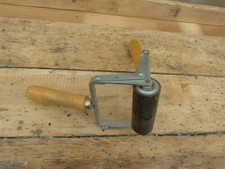 ROULEAU A MAROUFLER POUR