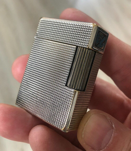 Ancien briquet métal argenté