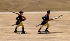 FIGURINES - SOLDATS PLATS EN ÉTAIN - SUÈDE - DEUX FANTASSINS - VERS 1910 - RARE