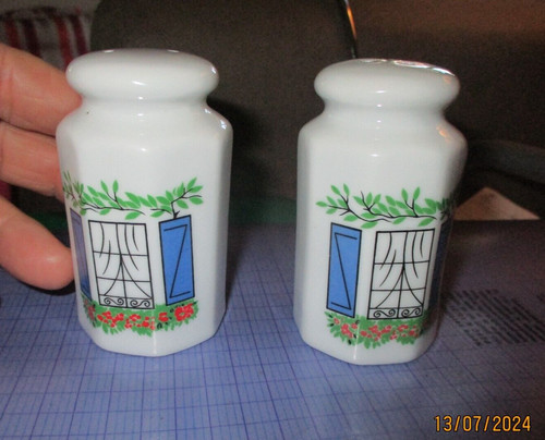 Paire petits pots poivre - pots,