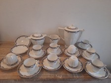 Service ( 27 pièces ) à