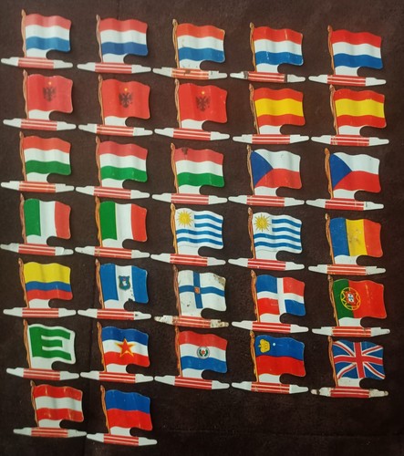 Lot drapeaux - 32,
