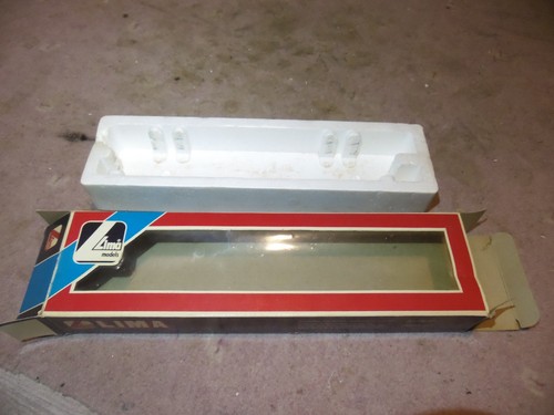 Boite box vide 325 - 1,