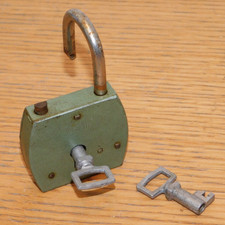 vintage CADENAS serrure à 2 CLE ancien VACHETTE qualité made in FRANCE