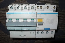 DISJONCTEUR TETRAPOLAIRE NRN432 DIFFERENTIEL BFC840 HAGER 32A 300mA, AC 32AMPERE