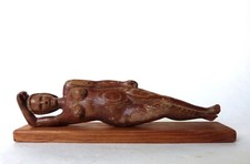 sculpture femme medecin bois