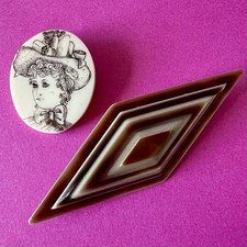 Lea Stein Paris broche losange vintage et mini sérigraphie portrait de femme