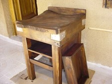 Tres beau billot de boucher en bon état H 82 L 60 P 62 P 