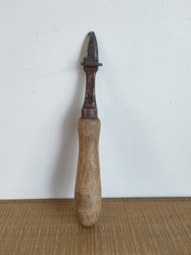 Ancien ouvre boîte avec - ancien,