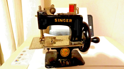 Poupee ancienne machine - ancienne, a