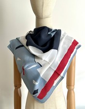 Foulard / carré Yves Saint