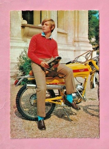 Jeune homme cyclomoteur - jeune,