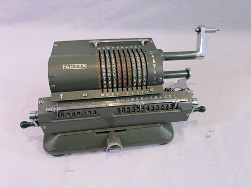 Ancienne machine calculer - à,