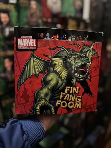 Figurine fin fang foom the - fin,