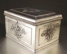 CHRISTOFLE GALLIA COFFRET A BIJOUX EN METAL ARGENTE VERS 1910