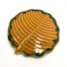 Assiette Présentation Feuille Bicolore Signée Hélène Ugo Vallauris