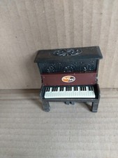 Taille Crayon PLAY ME ref 969 PIANO DROIT .