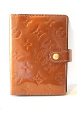 Louis Vuitton, Couverture Agenda Pm, en cuir vernis couleur cuivré