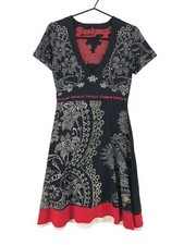 Robe Fleurie À Encolure En V