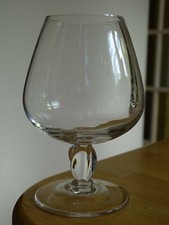SEVRES  1 VERRE A COGNAC CRISTAL signé ht 11 cm