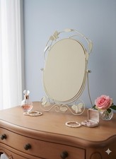 Structure en fer forgé peint