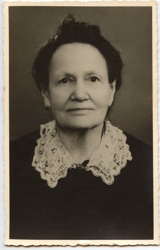 Portrait studio femme col