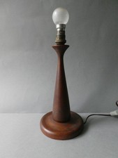 lampe en bois massif, en teck