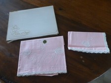 Ancienne parure de  berceau brodé main rose drap + taie syndicat français