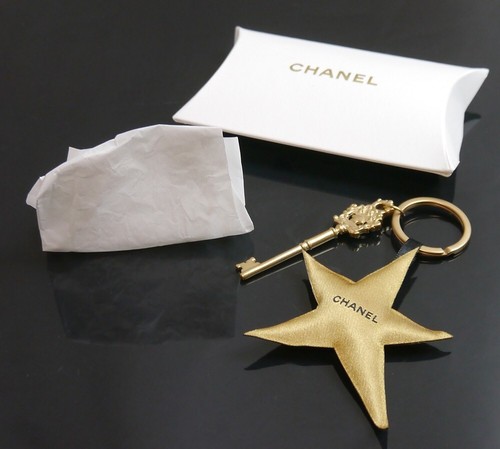 Authentique porte clés chanel - authentique,