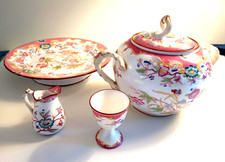 Lot de 4 pièces en Porcelaine