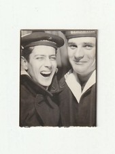 Deux jeunes marins - , riant