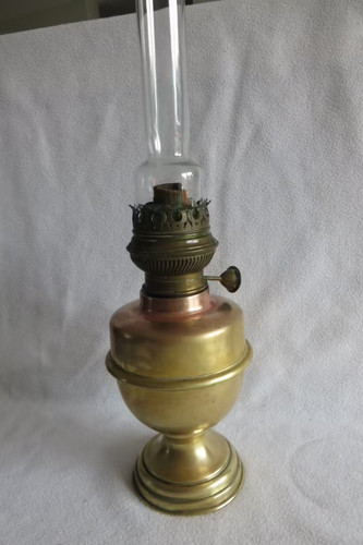 Ancienne lampe pétrole - ancienne, en