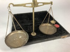 Ancienne BALANCE TRÉBUCHET PORTABLE ou de voyage Dans sa boîte support 