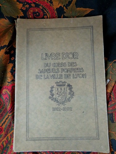 Ancien livre corps des - or,