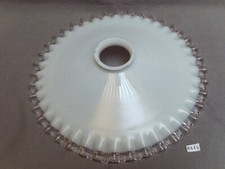 abat jour ancien en opaline blanc bleu bord plissé Ø 26,7 cm à collerette (BX64)