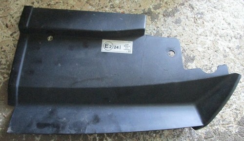 Cache plastique capot moteur