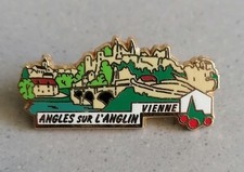 Pin's Plus Beaux Villages de France  "ANGLES SUR L'ANGLIN" PBVF LB CREATION 