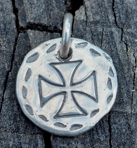 Petit pendentif croix - pendentif,