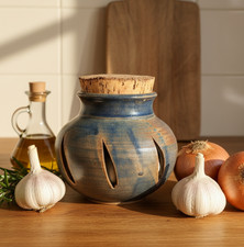 Pot à Oignons / Ail en Grès Émaillé Vintage – Pot de Rangement Artisanale signée