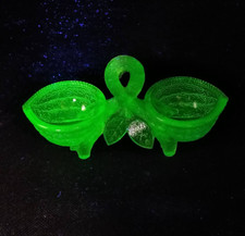 Saleron vintage en verre Ouraline - coques de noix