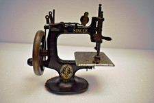 Antique SINGER Mini Jouet