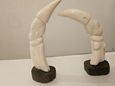 Paire De Dents de phacochère  Couple africaine Femme aux seins nus Non protégé. 