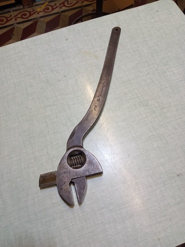 Outil ancien clé molette - outil, /clé