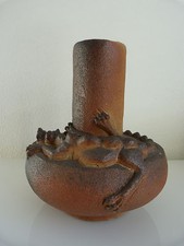 PIED DE LAMPE AU DRAGON EN GRES CHAMOTTE MONOGRAMME MK 1950-60